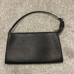 Louis Vuitton Epi Black Leather Pochette Clutch Vaild Date code